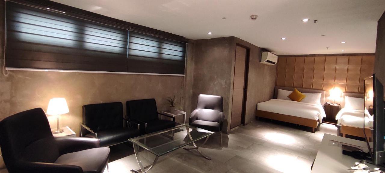 City Park Hotel Residences Taguig Esterno foto