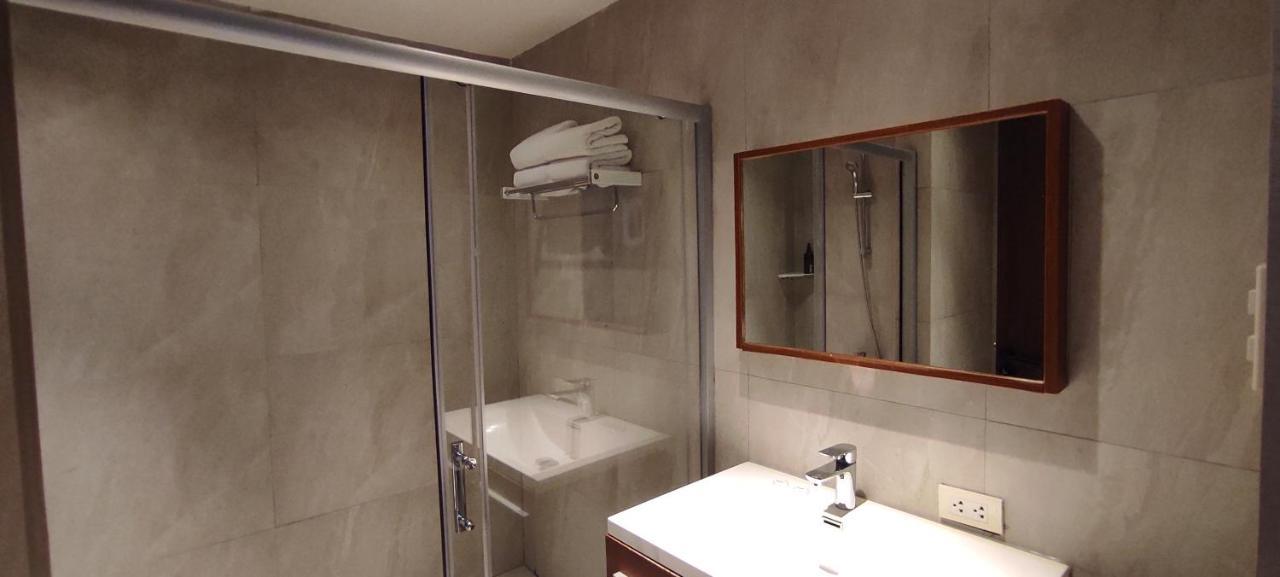 City Park Hotel Residences Taguig Esterno foto