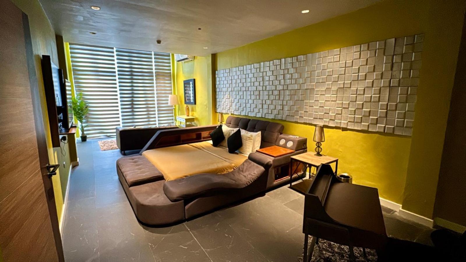 City Park Hotel Residences Taguig Esterno foto