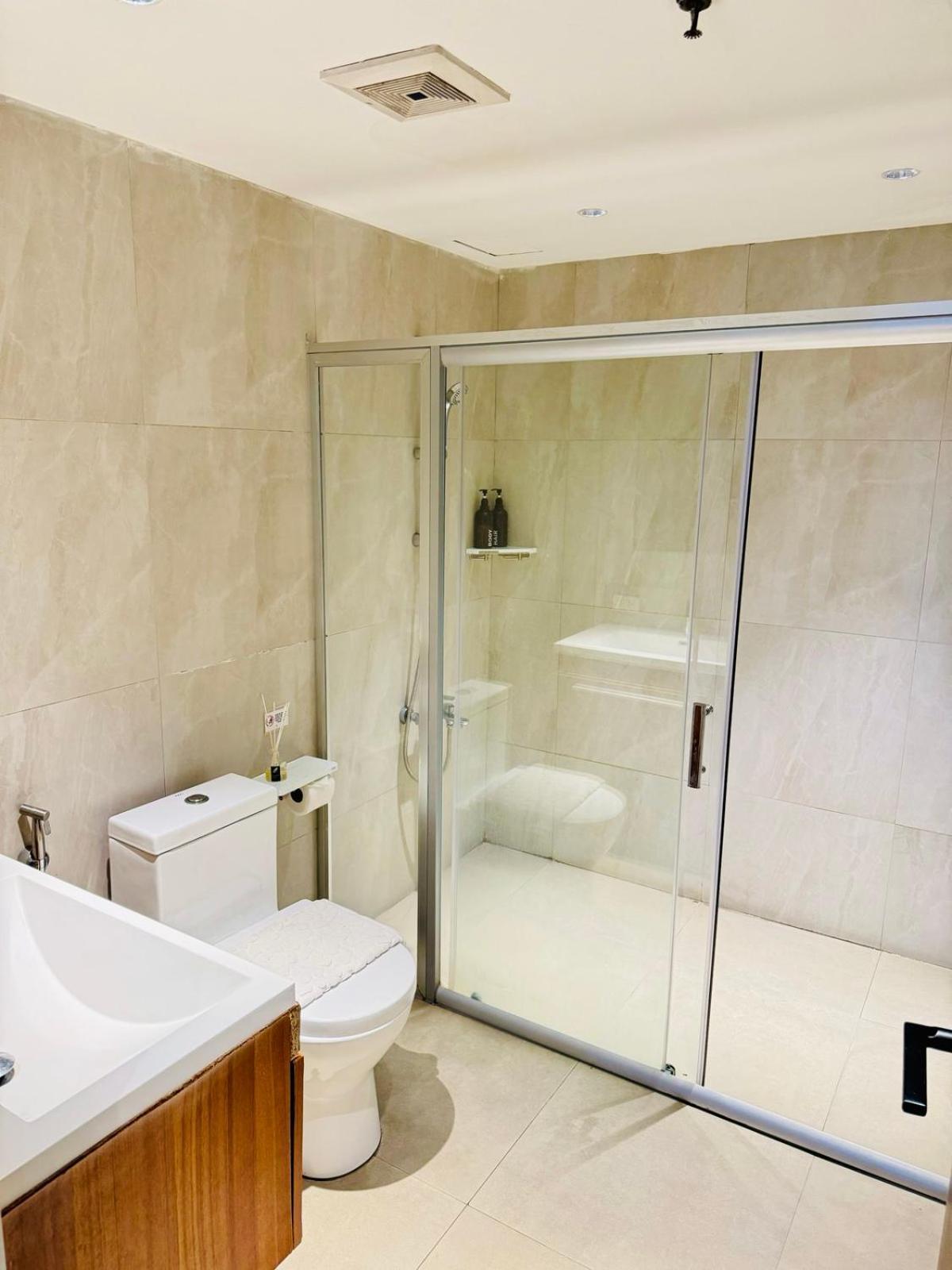 City Park Hotel Residences Taguig Esterno foto