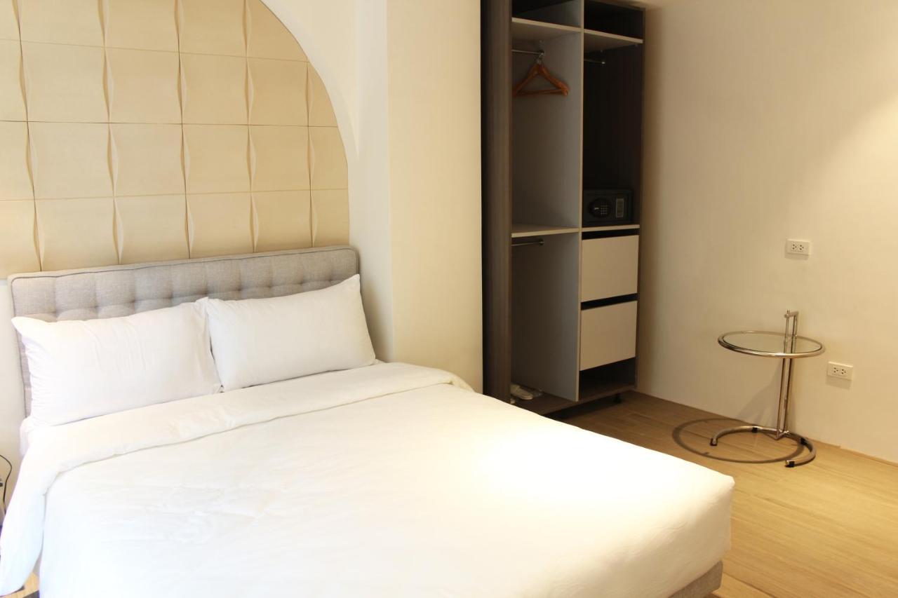 City Park Hotel Residences Taguig Esterno foto