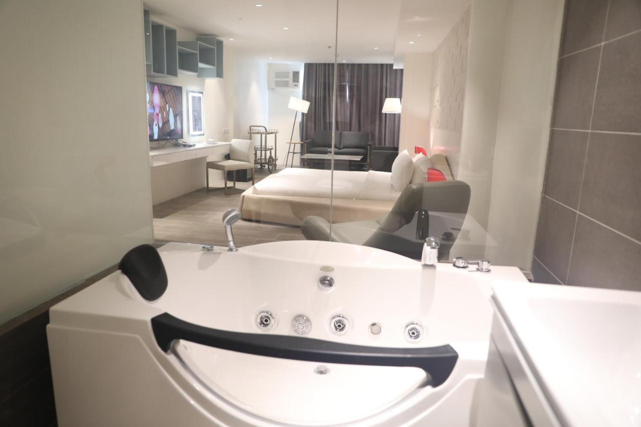 City Park Hotel Residences Taguig Esterno foto